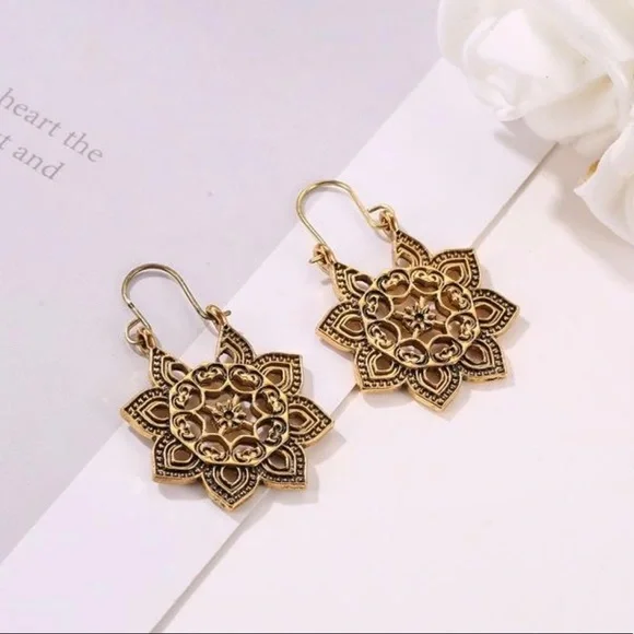 Womens Gold Elegance Dangle Hoop Flower Lotus Bohemian Earrings NWOT - Picture 2 of 4